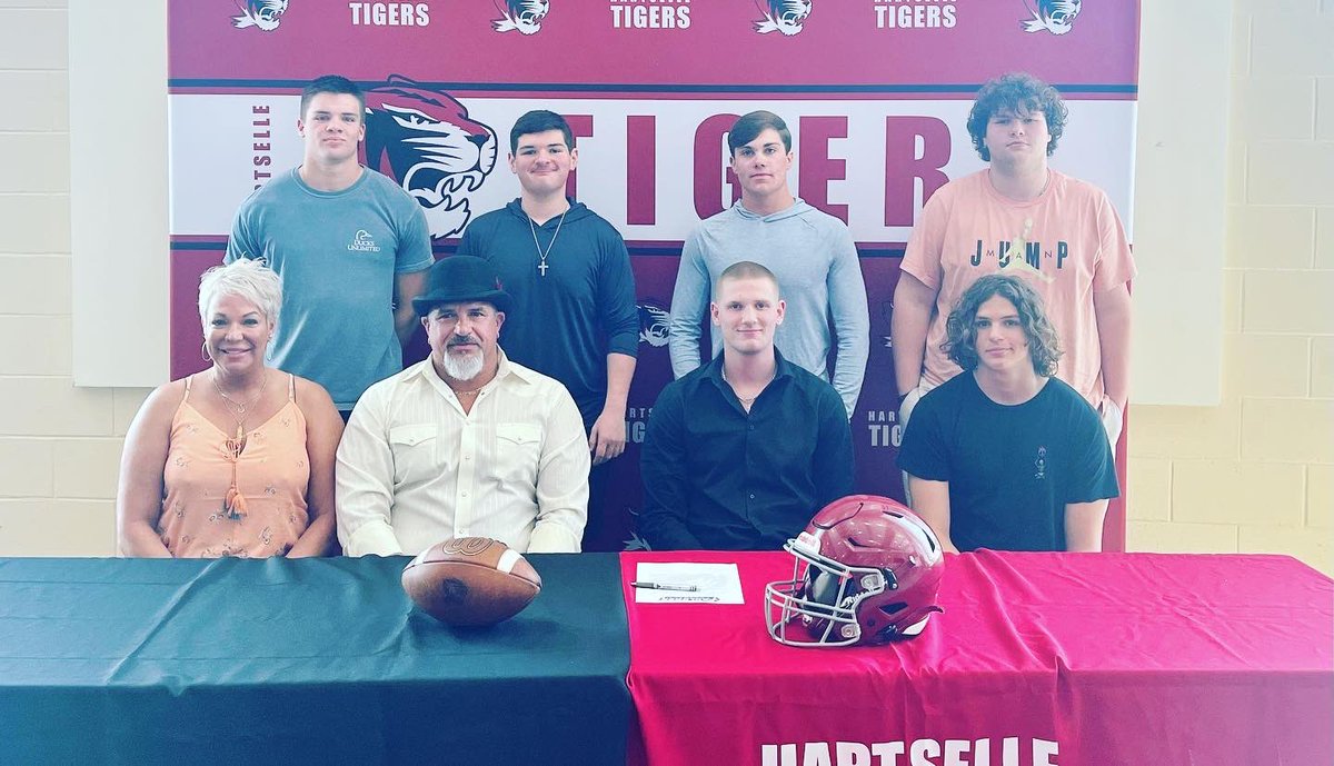 HartselleFball's tweet photo. Congratulations to @TreyceO for signing to continue his football career at Faulkner University! #OwnIt https://t.co/VwSmXrliee