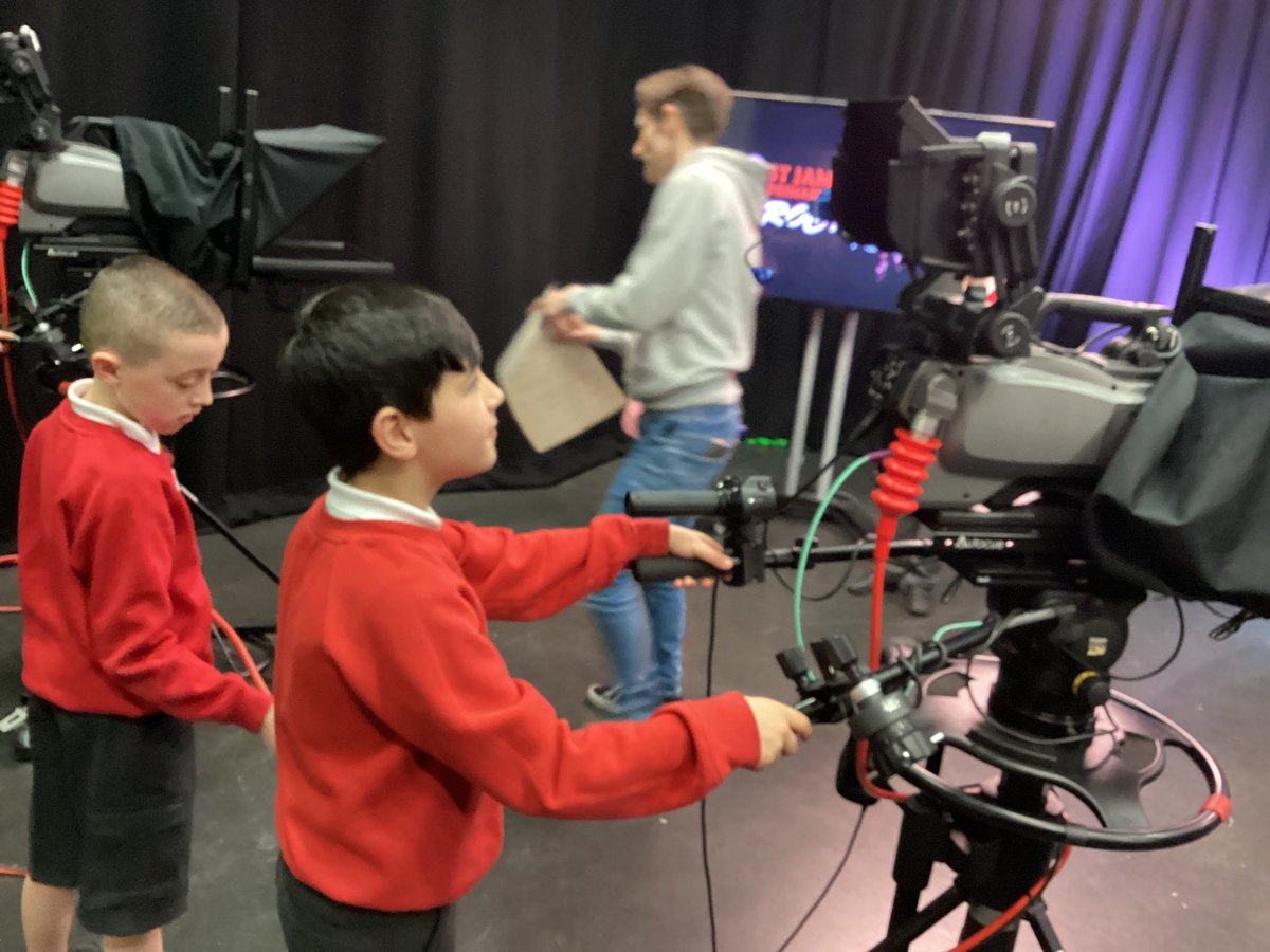 MrsBattersby1's tweet photo. What an amazing day Year 3 had today at Edge Hill University. Film and media experiences, scavenger hunt and planetarium fun left the children inspired. My heart leapt for joy when one of my children said “This is my dream”. What hope for the future! https://t.co/jeZ3pAT9jX