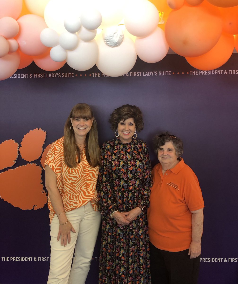 Nothing like being in Tiger Town with the ‘GOAT’ Reading Recovery leaders ⁦<a href="/ccbates/">C.C. Bates</a>⁩ ⁦<a href="/Maryann081153/">Maryann McBride</a>⁩ ⁦@rrcna_org⁩ ⁦<a href="/RockHillSchools/">Rock Hill Schools</a>⁩