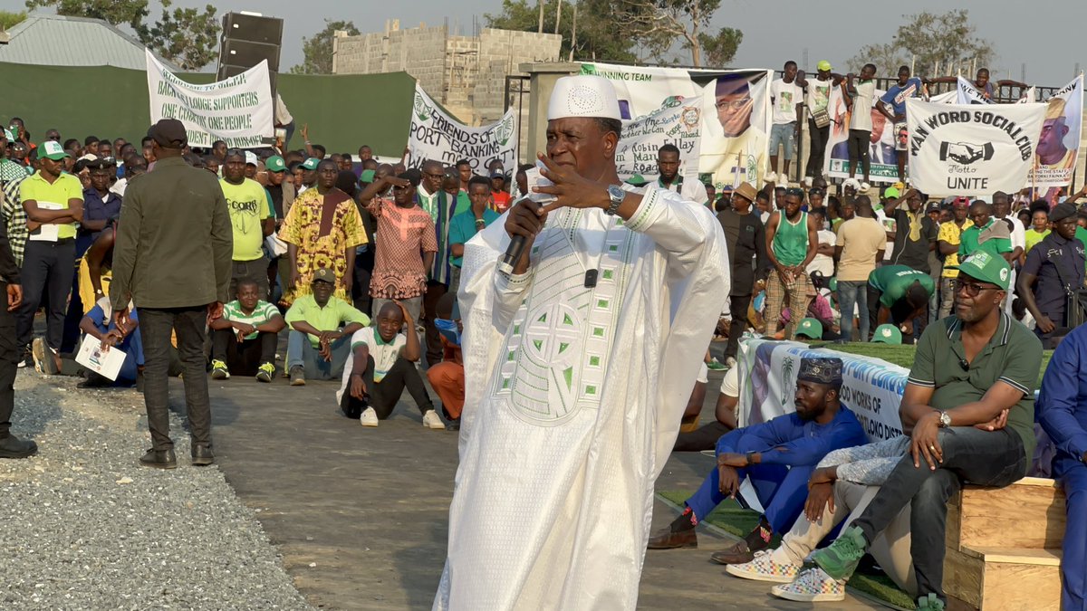 AlimaSow9's tweet photo. Former member & Minister under the apc Hon. Alpha Khan tendered his resignation from apc in his home town Port Loko and has registered his interest in being a member of the great SLPP. In his words he described @PresidentBio as a savior and a messiah.#FiveMoreYears. #VoteSLPP https://t.co/i6QC3Pm0Mm