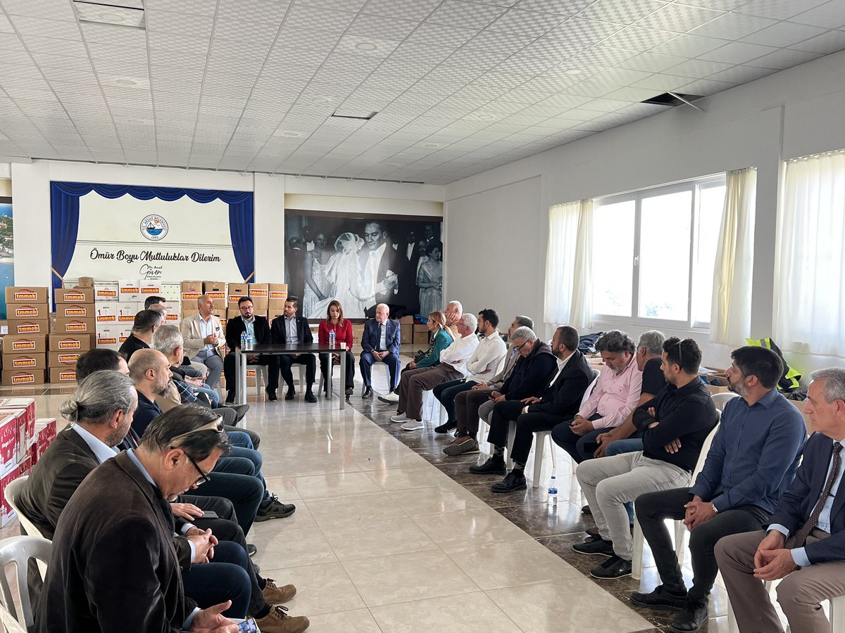 sencercem's tweet photo. CHP İl Başkanımız Hakan Tiryaki,İl yöneticilerimiz,Milletvekili adayımız Nermin Yıldırım Kara ile TMMOB Dönem sözcüsü Murat Durukan’a ziyaret gerçekleştirdik.
Liyakat kazanacak,bilim kazanacak…
#herseycokguezelolacak https://t.co/ZAIkWpv0oq