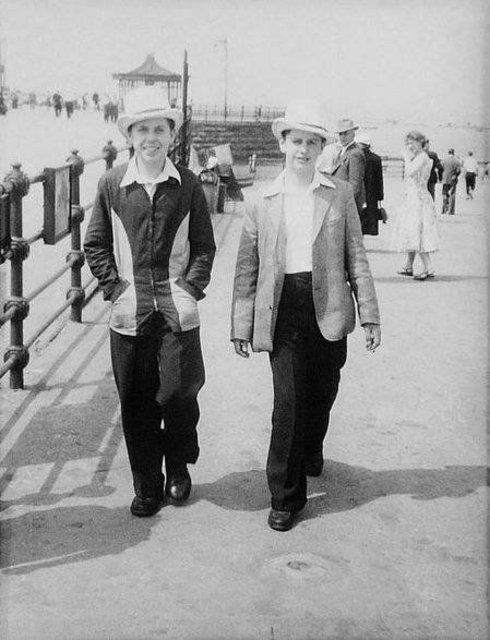 stevenrutter64's tweet photo. @ringostarrmusic ...all those years ago....! https://t.co/7pKM0SYlOO