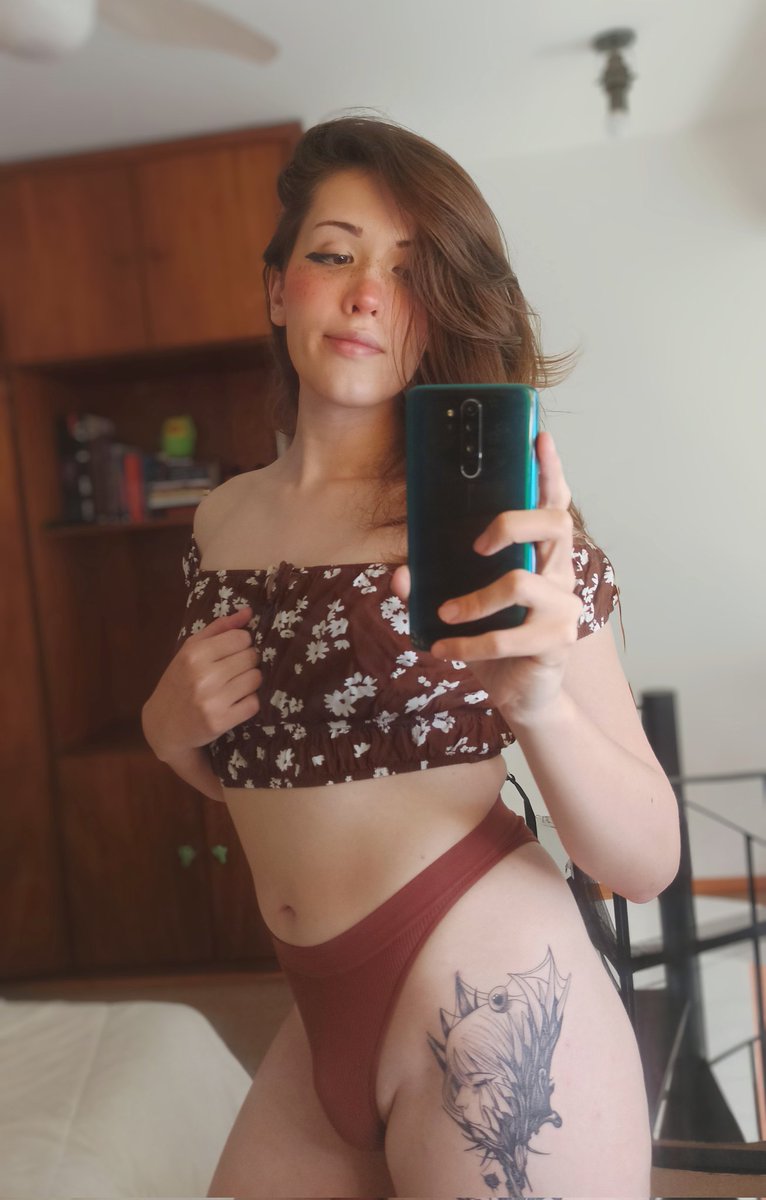 would you let me dm you some pics? 👉👈