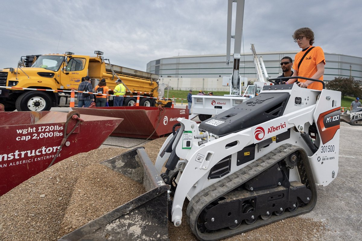 AlbericiCorp's tweet photo. Alberici was excited to return to the @AGCofMO's "Build My Future" Construction Career Day and Industry Showcase this week. More than 1,000 teenagers from area high schools joined our  teammates to do hands on activities and learn more about careers in the trades. https://t.co/jRq4871vWL
