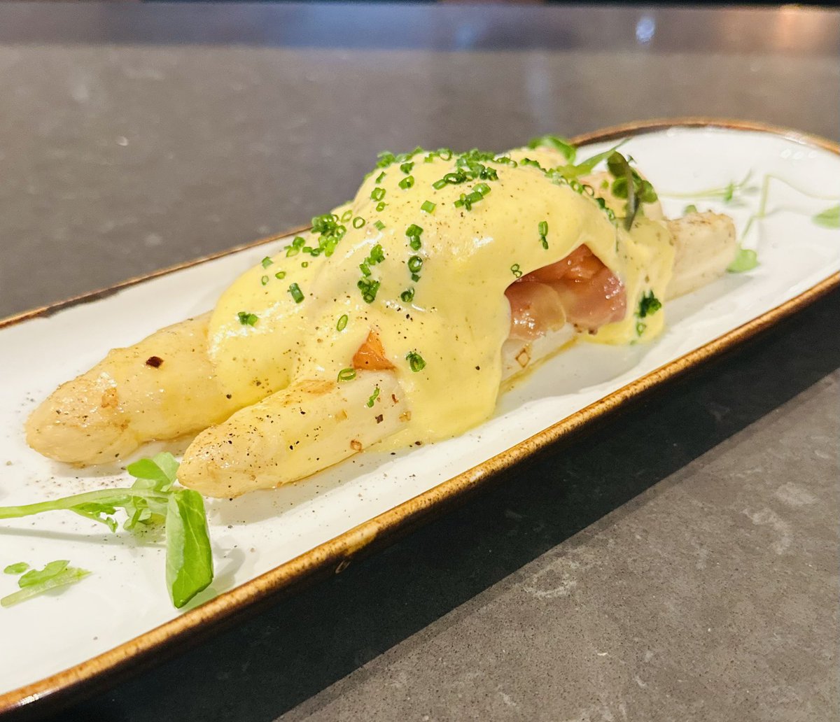 Just in! French White Asparagus, Vodka Marinated Smoked Salmon, Caramelized Shallot Hollandaise <a href="/BoehmerTO/">Boehmer Restaurant</a> #asparagus #spring
