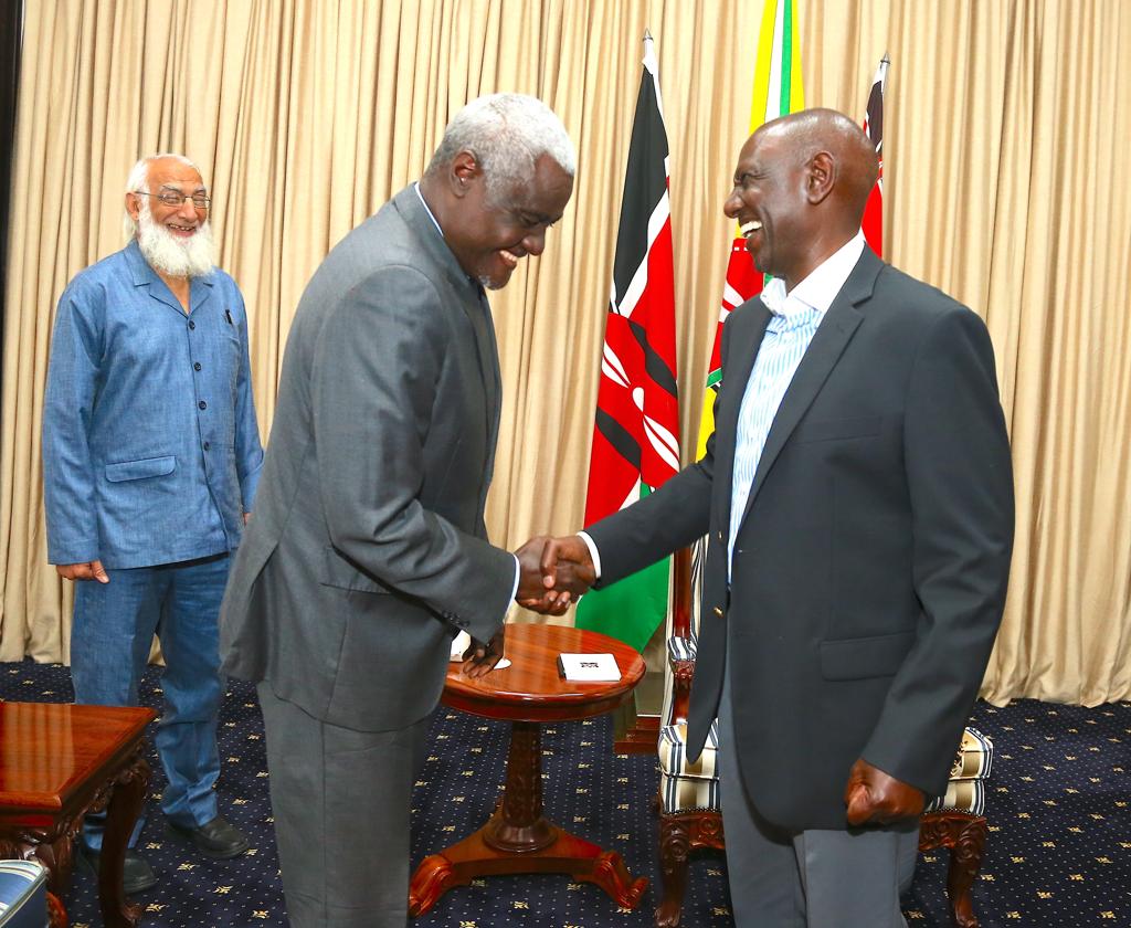 AUC_MoussaFaki's tweet photo. I was received by President @WilliamsRuto earlier in Nairobi today for productive discussions on the pressing peace &amp; security challenges in the Region,particularly in #Sudan, #Somalia &amp; #DRC. I also thanked Pres Ruto for Kenya's bold leadership in addressing these challenges. https://t.co/3MdJ2SjgSG