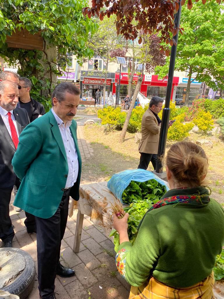 AKPartiArtvin's tweet photo. ADAYLARIMIZ BUGÜN ARTVİN MERKEZ DE ESNAF ZİYARETİ , STK, MUHTARLAR VE EV ZİYARETİ GERÇEKLEŞTİRDİ.. 
@farukcelikcomtr
@ahmeterdem_08
@israfilkisla
@e_erkanbalta
#artvin
#DoğrusuAKParti
#DoğruAdamDoğruZaman
#durmakyokyoladevam
#türkiyeyüzyılıbaşlafı https://t.co/UyR5e9IoHq