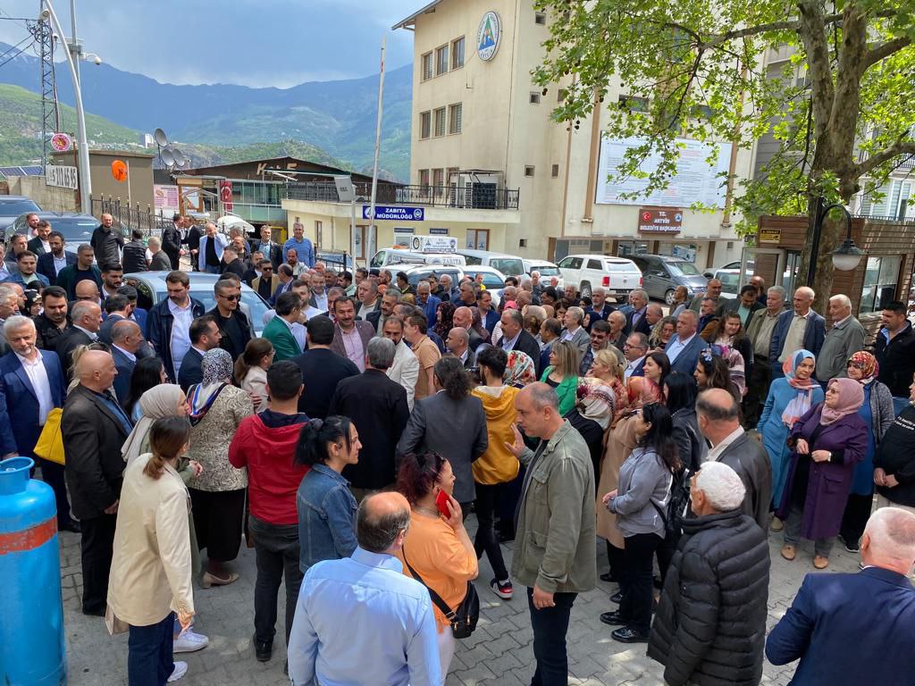 AKPartiArtvin's tweet photo. ADAYLARIMIZ BUGÜN ARTVİN MERKEZ DE ESNAF ZİYARETİ , STK, MUHTARLAR VE EV ZİYARETİ GERÇEKLEŞTİRDİ.. 
@farukcelikcomtr
@ahmeterdem_08
@israfilkisla
@e_erkanbalta
#artvin
#DoğrusuAKParti
#DoğruAdamDoğruZaman
#durmakyokyoladevam
#türkiyeyüzyılıbaşlafı https://t.co/UyR5e9IoHq