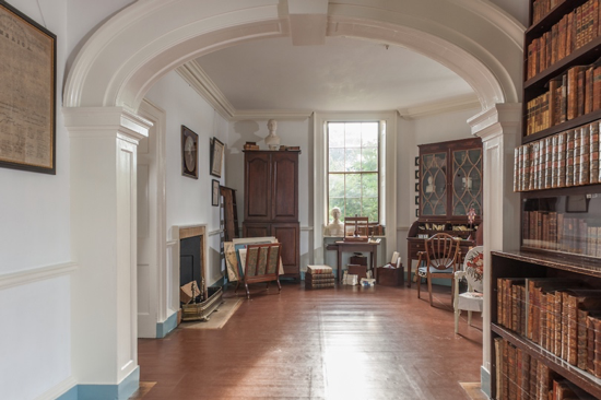 Trivia time! In the war of 1812, Congress lost their library to the burning done by the British. Jefferson decided to sell his entire library, bookcases and all, to Congress to start the library back up again. Do you know how many books Jefferson sold? 
a) 9,702
b) 2,382
c) 6,707