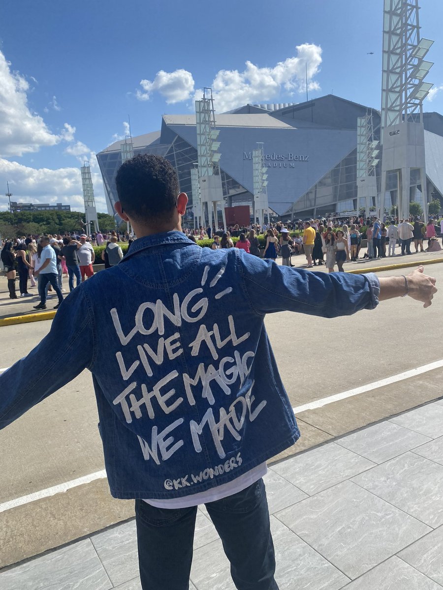 jay_lorswift's tweet photo. Ready for all the magic that will be made tonight!
@taylornation13 #WelcomeToATayL #AtlantaTSTheErasTour #TSTheErasTour https://t.co/Ttlwptmiw7