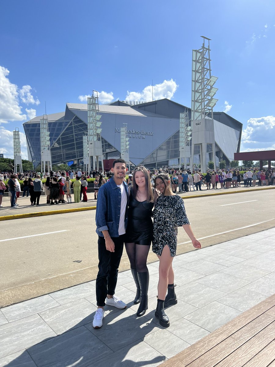 jay_lorswift's tweet photo. Ready for all the magic that will be made tonight!
@taylornation13 #WelcomeToATayL #AtlantaTSTheErasTour #TSTheErasTour https://t.co/Ttlwptmiw7
