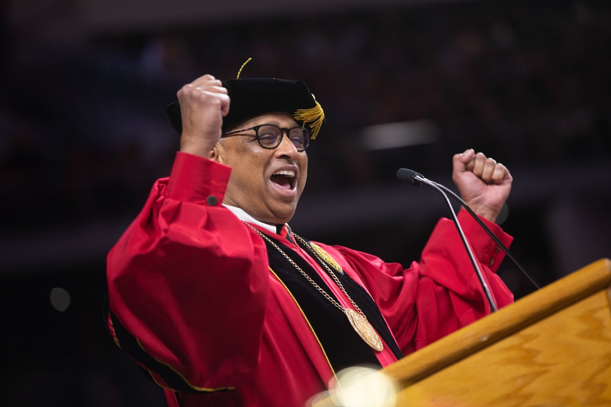 uofcincy's tweet photo. โBe awesome. Be human. Be You.โ - @Prez_Pinto
#UCGrad23 https://t.co/Ivwv7RYy1v