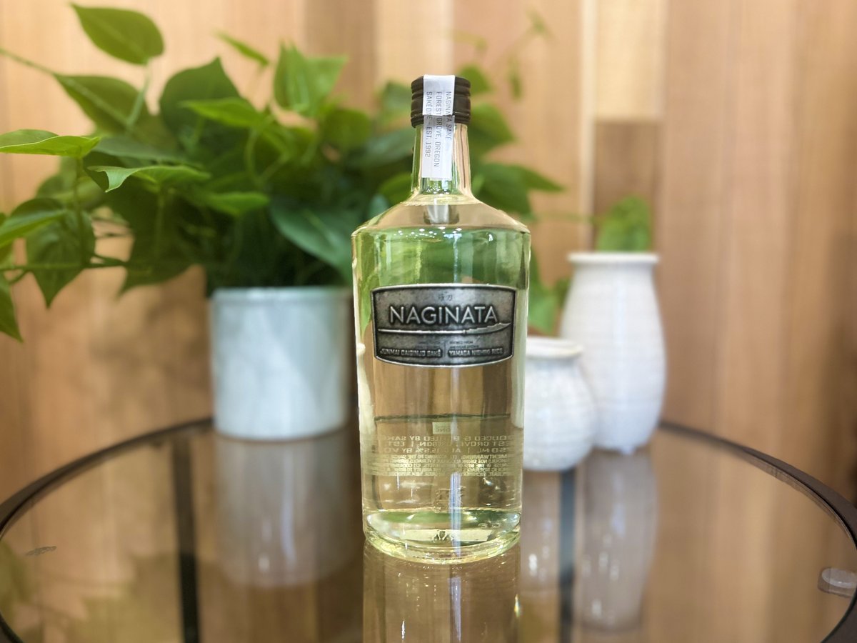 SakeOne's tweet photo. Treat yourself to something special! 🍶 Our limited batch saké, Naginata, is only available to members of our exclusive clubs. Join today and be one of the few to taste this delicious saké! 

Learn more about saké clubs: https://t.co/i4KC1r8qAi

#sakeone #ilovesake #craftsake https://t.co/PQMdmBaF2i