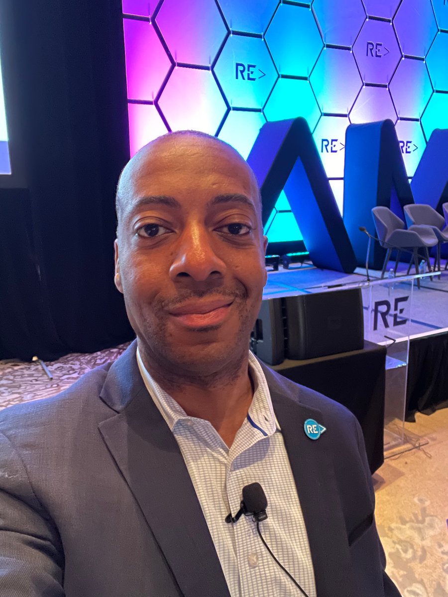 RSConner1's tweet photo. Almost time for the main stage @amasummit @AMA_Marketing https://t.co/6Fxw7CgB42