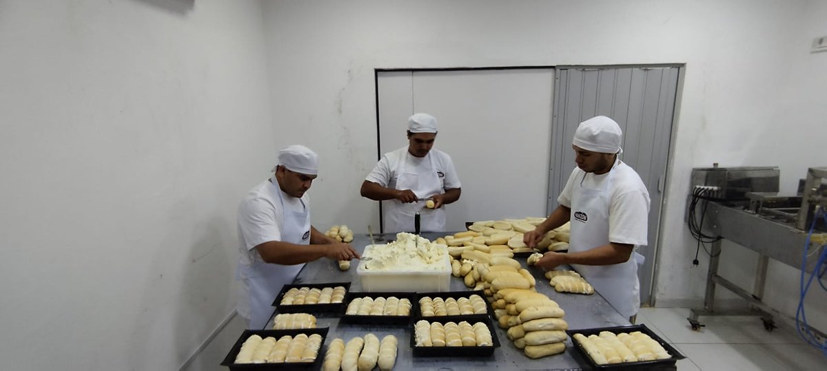 La microempresa Panzone, del rubro alimentos, de Fernando de la Mora, fue adjudicada con bienes de capital y capacitaciones a través del PCM del MIC.

El Viceministerio de MIPYMES entregó equipos a los propietarios, que contribuirán al desarrollo y crecimiento del negocio.