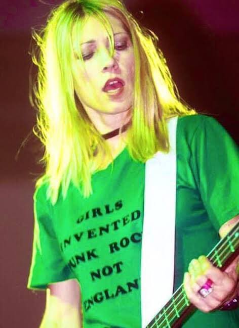 HeySpinThatShit's tweet photo. Feliz cumpleaños 🎂😃 a una de nuestras bajistas favoritas #KimGordon 👊🏻#KeepinRocking
sigan girando 😎👉🏻💩👊🏻#heyspinthatshit #keepspinning #SonicYouth #BodyHead https://t.co/W6cfptywh6