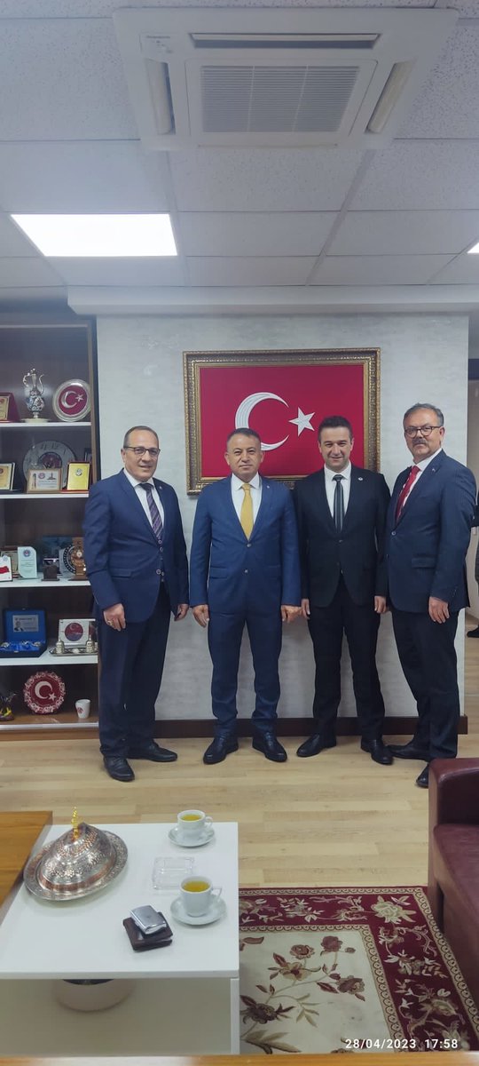 turhan_73's tweet photo. TürkSağlık-Sen İzmir 1, İzmir Üniversite ve Manisa Şube Başkanlarımız Barış Koçak,  Osman Ata ile Aydın Akagündüz'e nazik ziyaretleri için teşekkür ederim. 
Hoş geldiğiniz, sefalar getirdiniz.Birliğimiz daim olsun 🇹🇷 https://t.co/WW7WGoPv5p