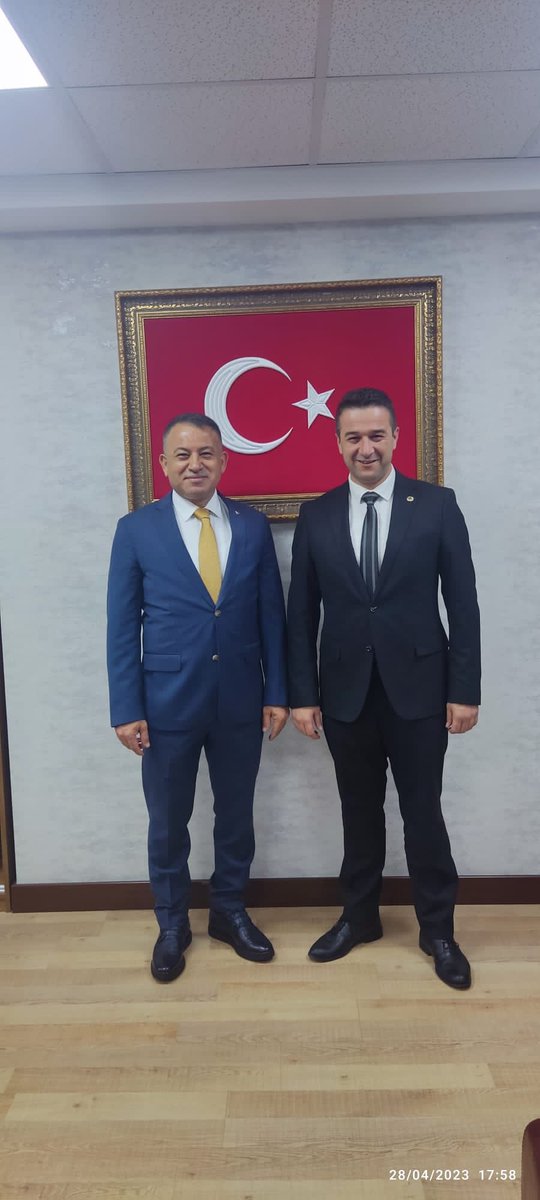 turhan_73's tweet photo. TürkSağlık-Sen İzmir 1, İzmir Üniversite ve Manisa Şube Başkanlarımız Barış Koçak,  Osman Ata ile Aydın Akagündüz'e nazik ziyaretleri için teşekkür ederim. 
Hoş geldiğiniz, sefalar getirdiniz.Birliğimiz daim olsun 🇹🇷 https://t.co/WW7WGoPv5p