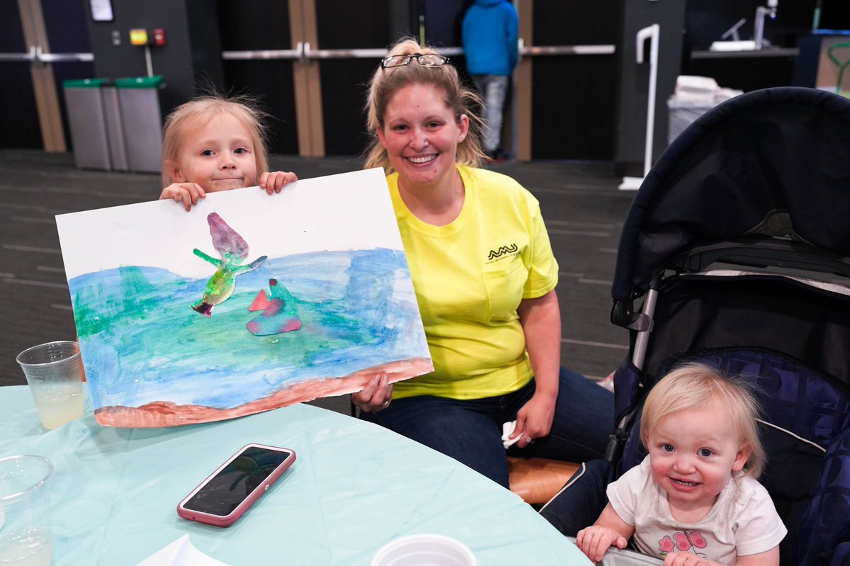 ProjectJericho's tweet image. Have you ever made a wish? What about a Wish Upon a Fish? 🐠🐟 

Last week, these Project Jericho families enjoyed dinner and a show with @Madcappuppets production of Wish Upon a Fish. They made art together, laughed until their bellies hurt, and even joined the show!