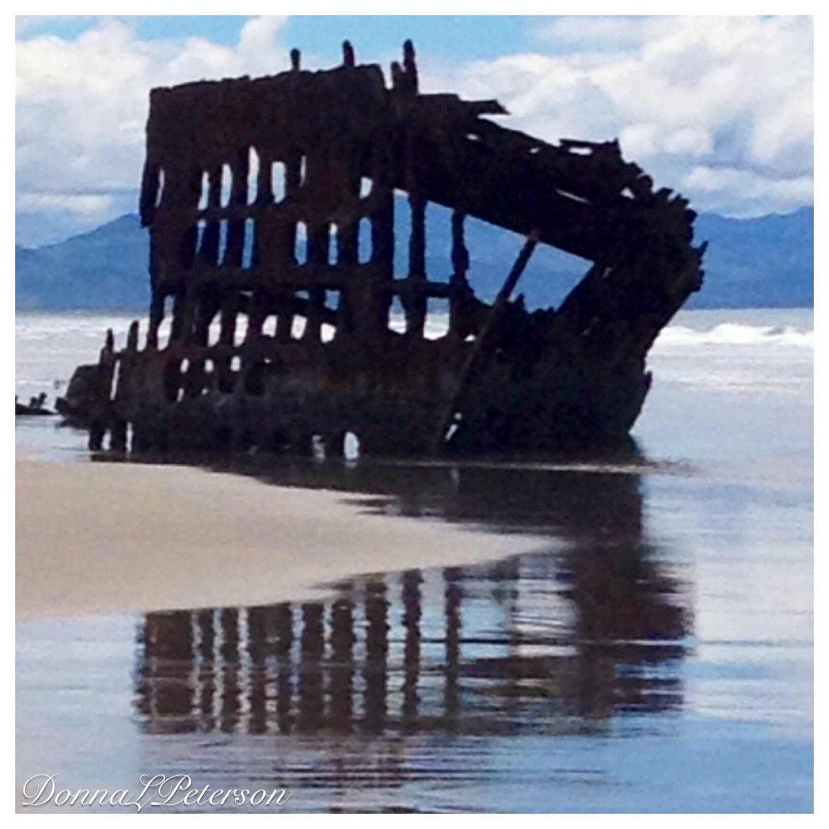 LushLandscapes1's tweet photo. #PeterIredale 1906 #shipwreck in #Hammond #Oregon https://t.co/ULHGDZBGBt