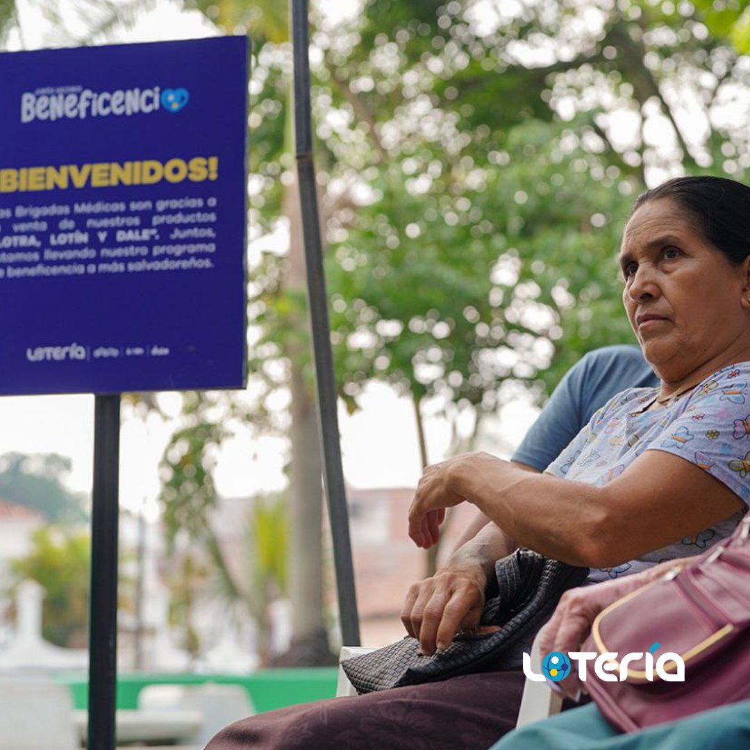 loteriasv's tweet photo. ¿Sabes que jugando puedes cambiar la vida de muchos salvadoreños? ¡Con nuestros productos #LOTRA #LOTIN y #DALE es posible! 🎉🤩 Gracias a tu compra, hoy pudimos llevar consultas médicas y medicamentos al Parque Central de Ilobasco. Juntos podemos hacer que la salud de muchos salvadoreños sea mejor. Lotería #LaQueMásVidasCambia #JuntosHacemosBeneficencia #JHB