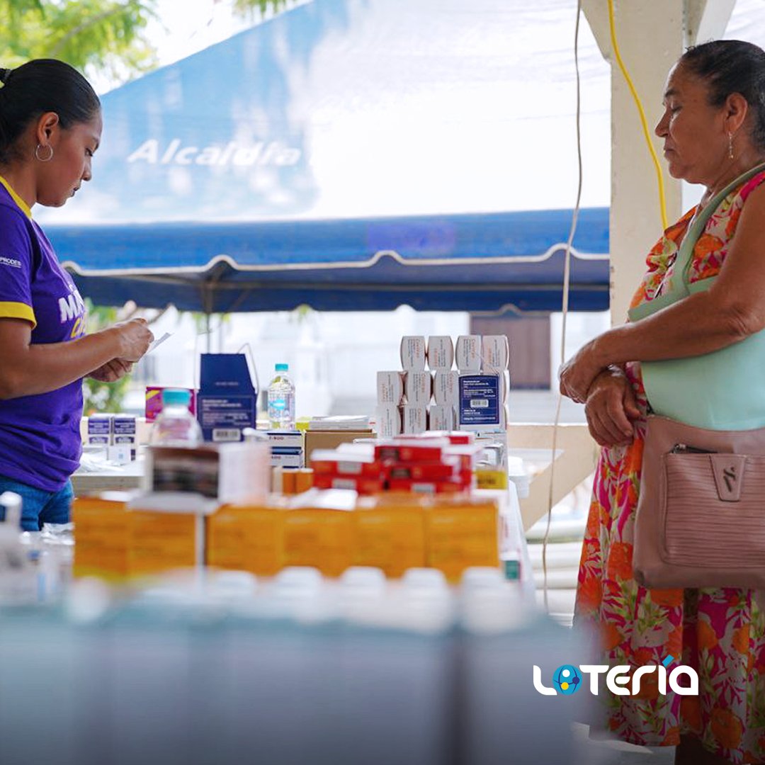 loteriasv's tweet photo. ¿Sabes que jugando puedes cambiar la vida de muchos salvadoreños? ¡Con nuestros productos #LOTRA #LOTIN y #DALE es posible! 🎉🤩 Gracias a tu compra, hoy pudimos llevar consultas médicas y medicamentos al Parque Central de Ilobasco. Juntos podemos hacer que la salud de muchos salvadoreños sea mejor. Lotería #LaQueMásVidasCambia #JuntosHacemosBeneficencia #JHB
