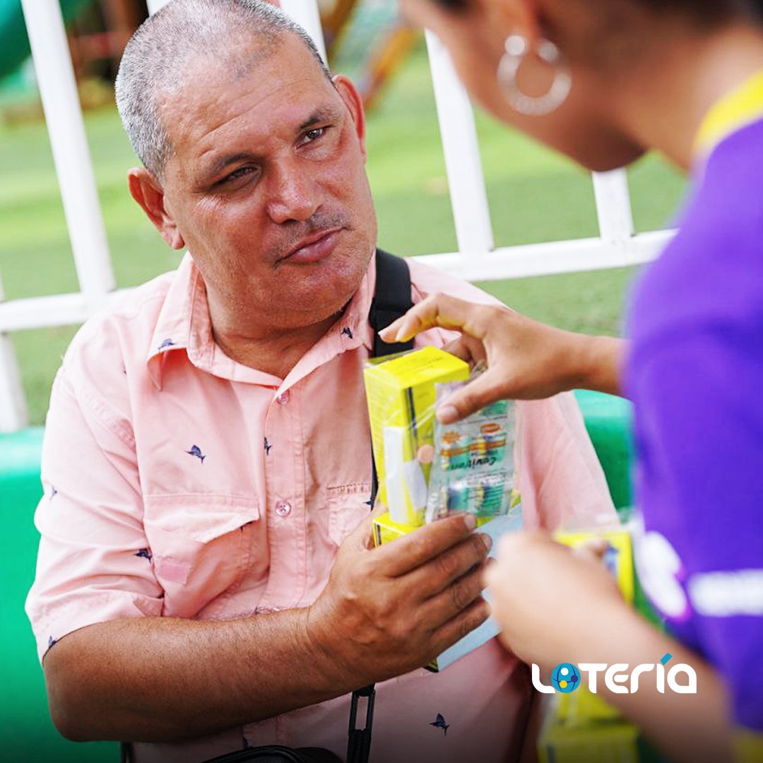 loteriasv's tweet photo. ¿Sabes que jugando puedes cambiar la vida de muchos salvadoreños? ¡Con nuestros productos #LOTRA #LOTIN y #DALE es posible! 🎉🤩 Gracias a tu compra, hoy pudimos llevar consultas médicas y medicamentos al Parque Central de Ilobasco. Juntos podemos hacer que la salud de muchos salvadoreños sea mejor. Lotería #LaQueMásVidasCambia #JuntosHacemosBeneficencia #JHB
