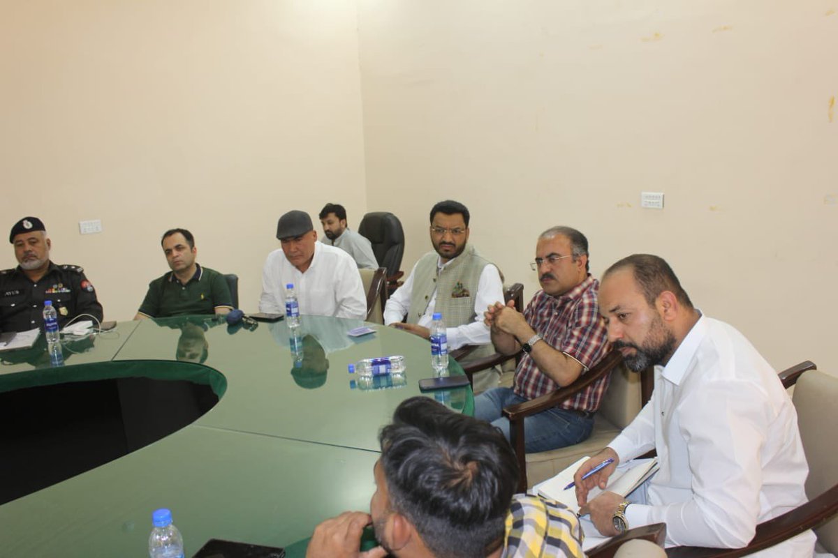 DCLasbelaOffice's tweet photo. *Hinglaj Festival* 

First day of the festival started with a media talk to media persons by the Honourable Minister for minorities GOB, Secretary minorities &amp; Secretary Culture along with the district admin and Police about the preparations made for the  Yaatris.
@hamzashafqaat https://t.co/zuD4XD56A8