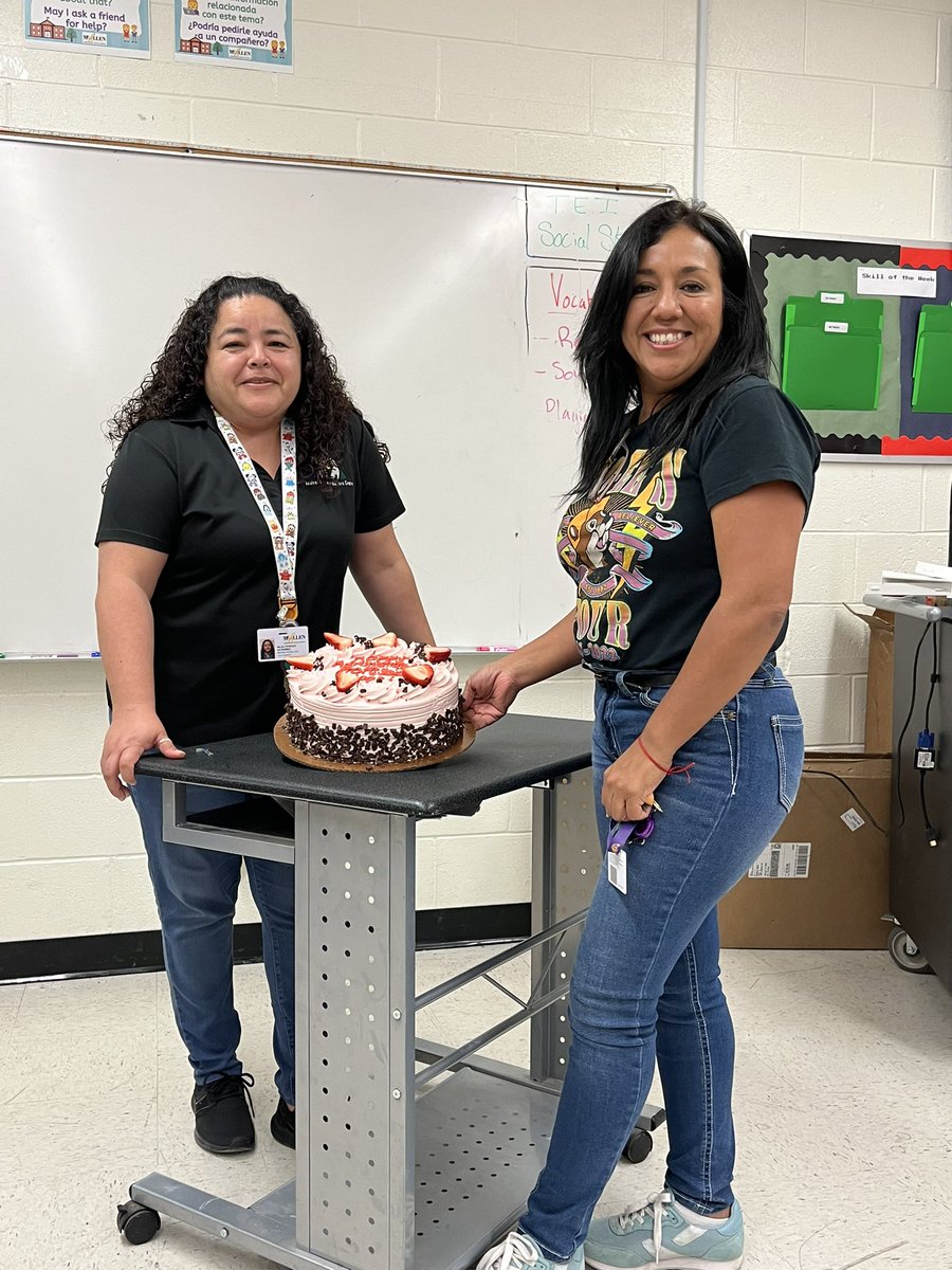 Happy Administrative Professional Day to our most excellent Professionals. @IandGCenter Mrs. Gonzalez and Ms. Pedraza serve our #Students, Staff and Parents with an #OWLitude . #WeAreBlessed @McAllenISD