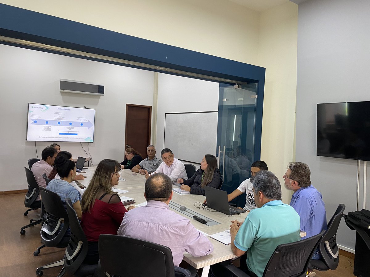 aagomezr's tweet photo. En el #CDTCI se socializó el Plan Estratégico Ciencia, Tecnologia e Investigación PECTI con los actores que participan en la cadena productiva de la guadua del Quindío @QuindioGob @AgroMSectorial #ConectandoSectores https://t.co/kdKMq9egNQ