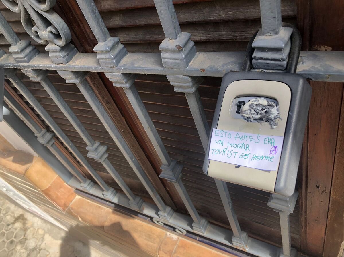wallstwolverine's tweet photo. Oleada de ataques a las llaves de los apartamentos turísticos en Andalucía. https://t.co/HljN63mwCZ