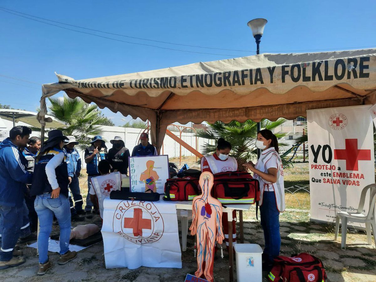 CruzRojaCbba's tweet photo. Ayer, nuestros voluntarios estuvieron presentes en la "Feria de Seguridad y Salud" que organizó la Empresa Municipal de Agua 💧y Alcantarillado en el estadio de Quillacollo donde capacitaron  al personal técnico, operativo y administrativo.

#CruzRojaBolivianaFilialCochabamba https://t.co/CRXUFI9SpU