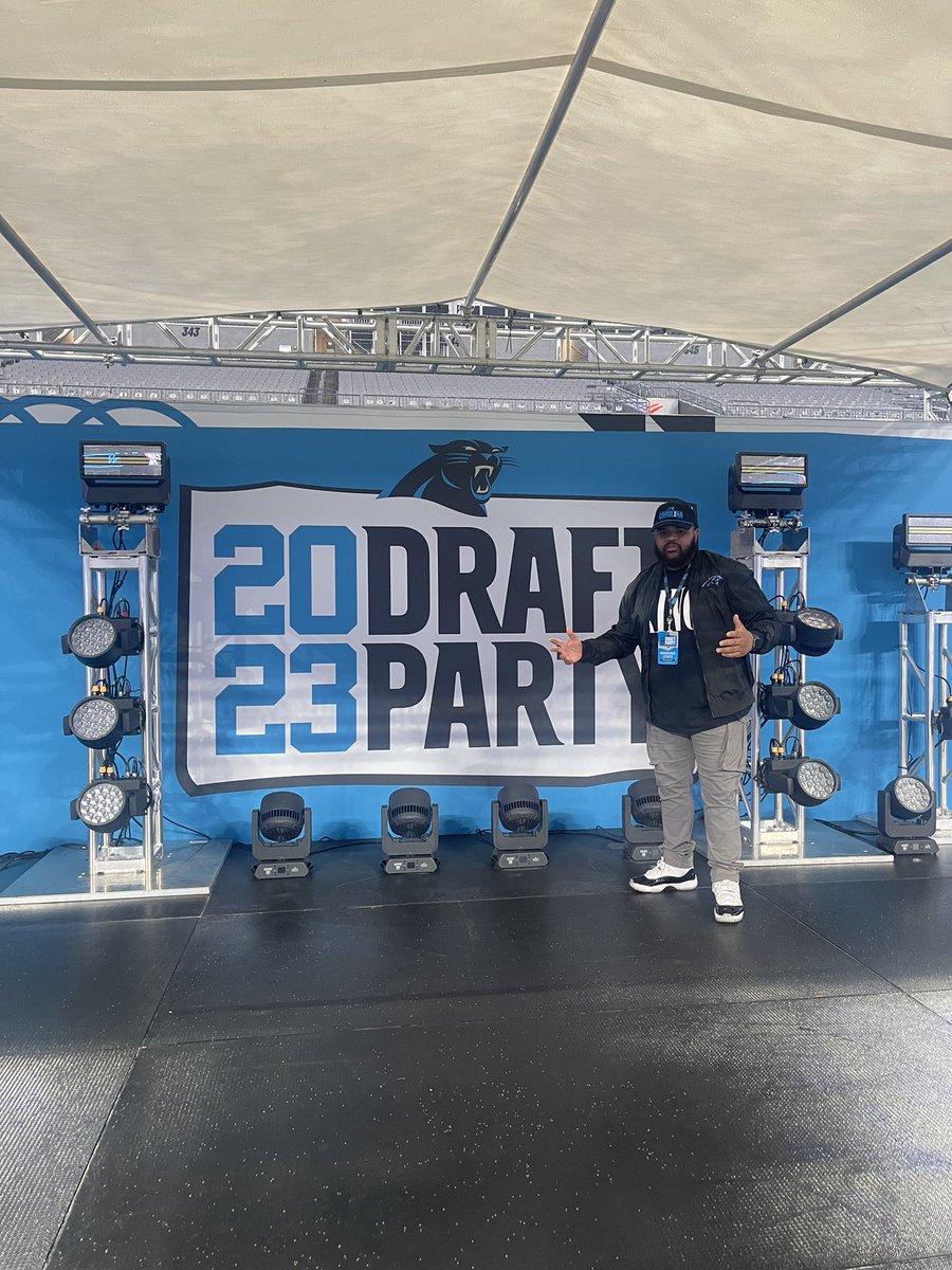 DJDoubleA_336's tweet photo. Last night with the Carolina Panthers inside of Bank of America Stadium!!! 🔥🔥

#CarolinaPanthers #NFL #NFLDraft #DoubleEnergyEffect https://t.co/kTulXz0pFj
