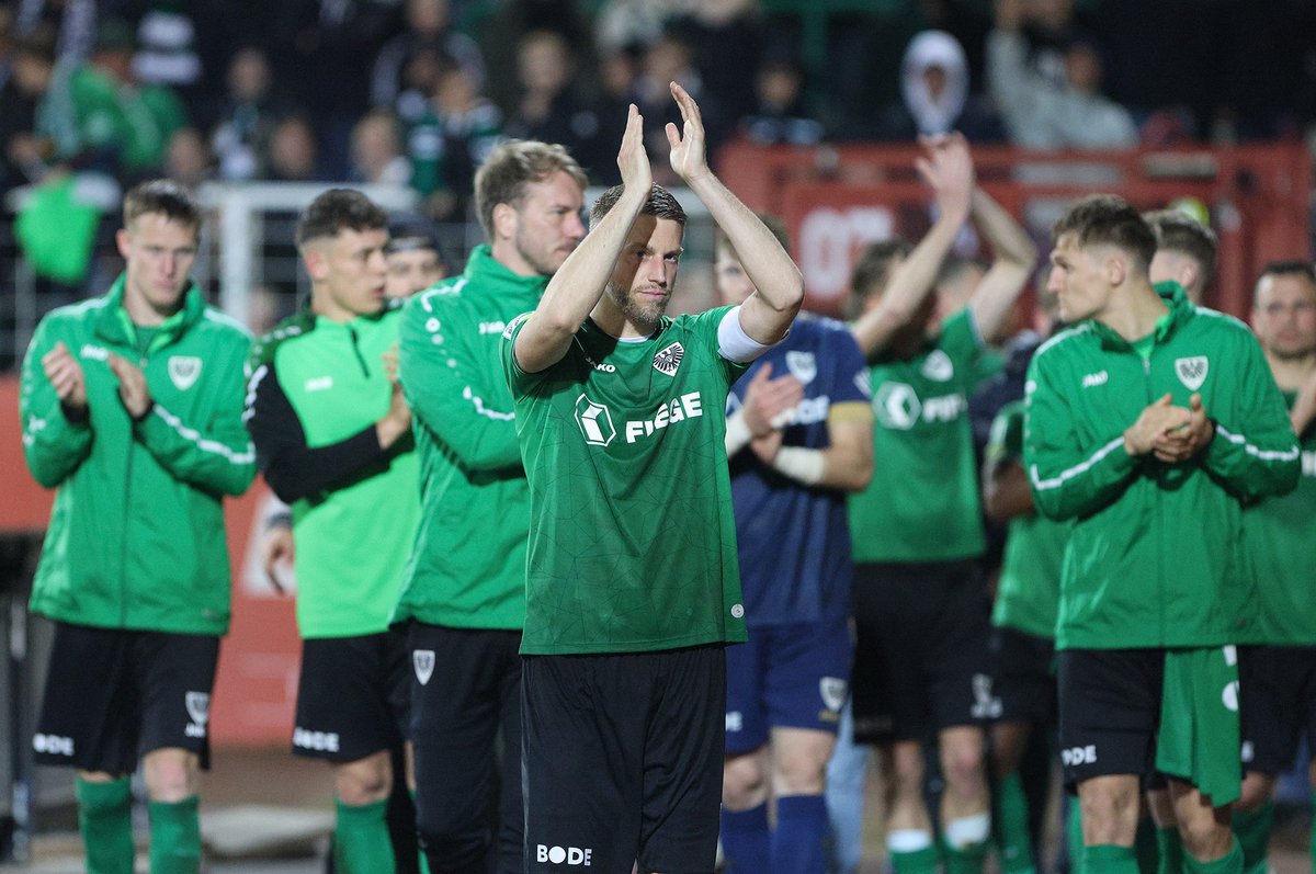 Preussen06's tweet photo. 📄 Im Spielbericht, der Bildergalerie und bei #nullsechsTV blicken wir nochmal auf den Abend zurück ⚫⚪💚 #SCPFOR #scp06
___
https://t.co/MqeR0S6KiP https://t.co/YDjLi3nK01