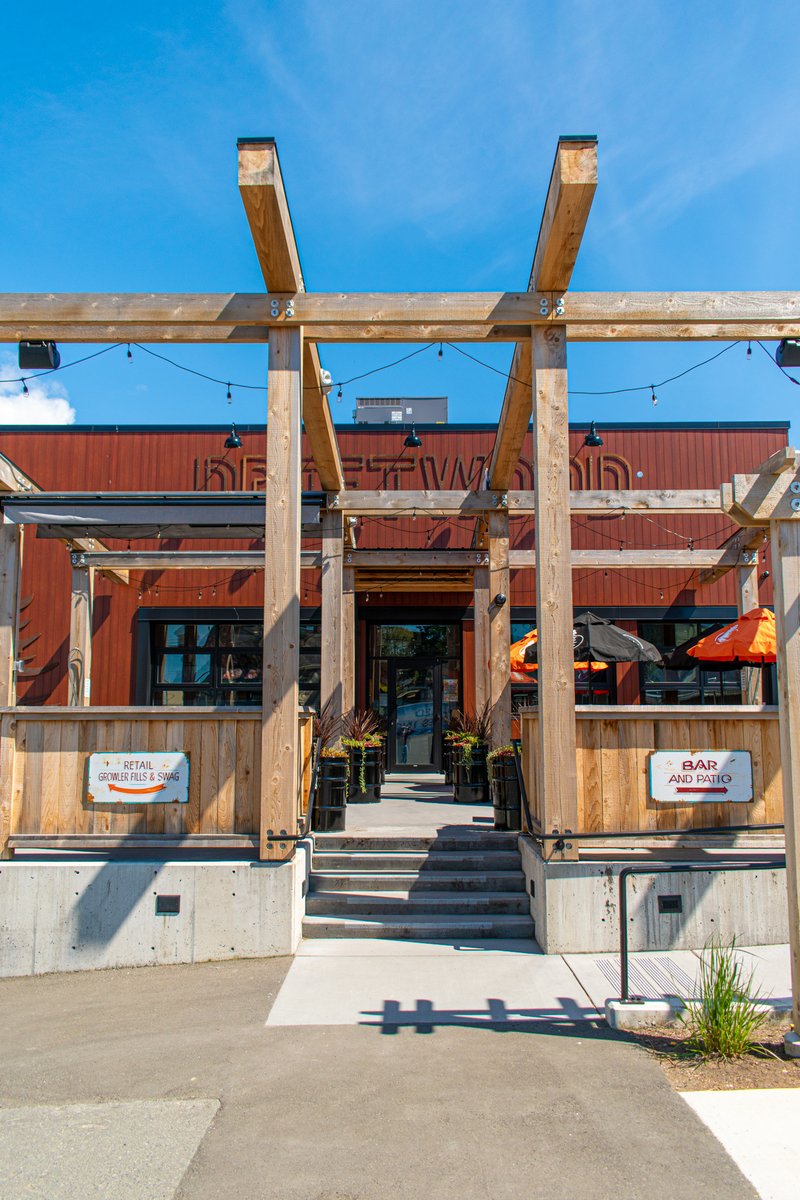 It's patio season, baby! 📷 Grab a pal, and swing by for a crisp #fattugfriday pint on the patio! Weekend hours: Fri/Sat: 12 - 9:30pm Sun: 12 - 8:30pm driftwoodlounge.ca