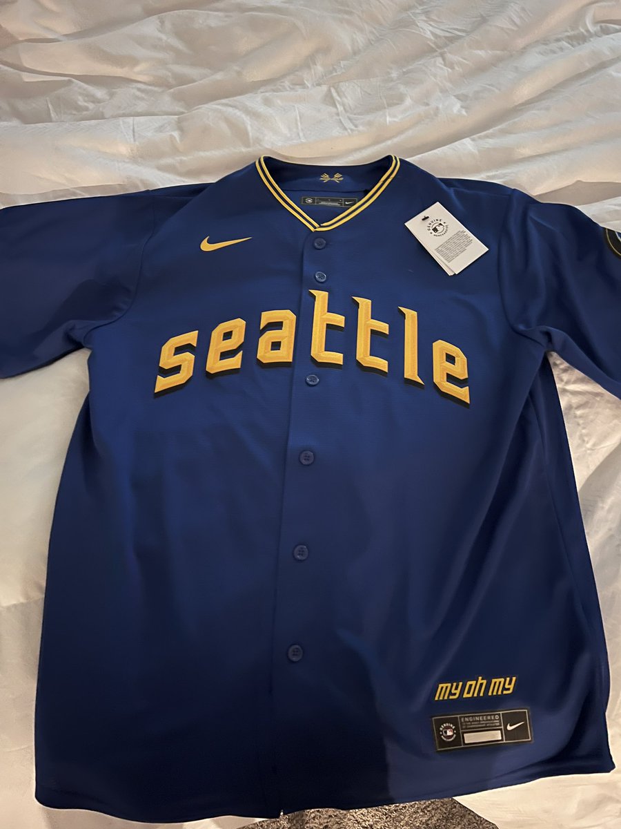 TroyR_17's tweet photo. Had to cop the AL MVP’s connect jersey 👀 @jarredkelenic https://t.co/IYzrQ4ByHm