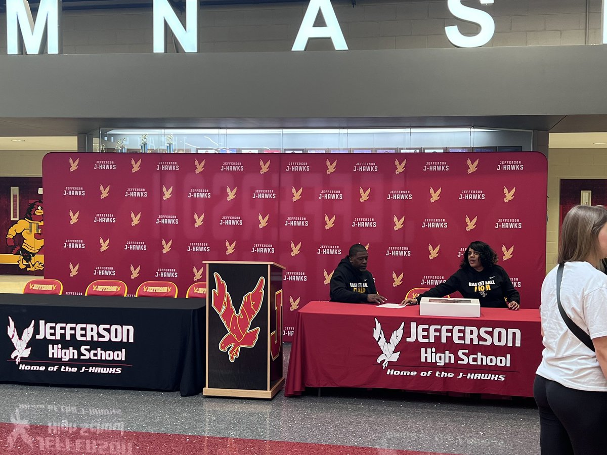 2 J-HAWKS to play in college. Congrats TMaya Sago - William Penn, Chardae Bell - Kishwaukee