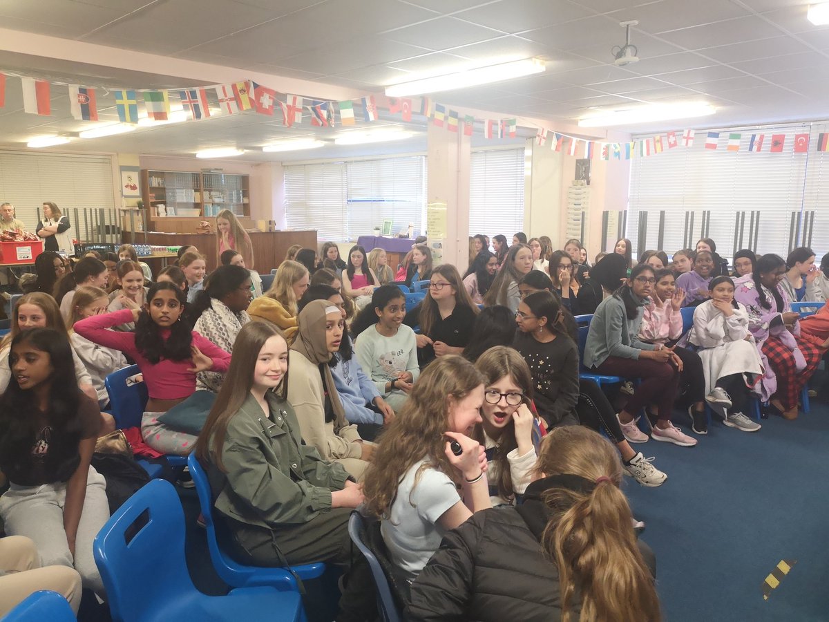 anne_maddock's tweet photo. We had so much fun @StJosephsLucan @ceist1 Parents Association 1st year movie night last night! Huge thanks also to our #cinnire for helping out. Watch out Hugh Jackman, our 1st years brought the house down with their singalong!! https://t.co/VXhIHYLSe4