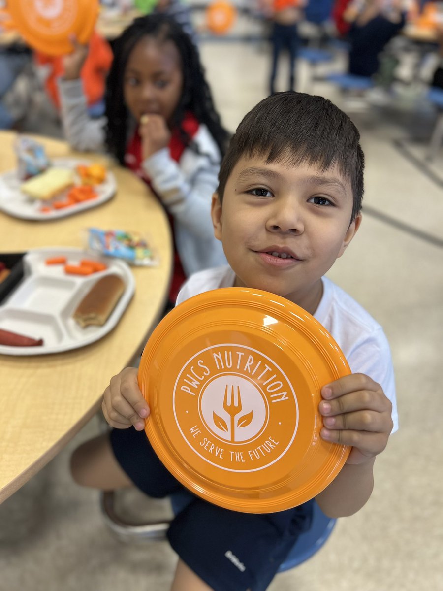 EpolitoMs's tweet photo. Field day fun at lunch! The kids loved the frisbees! 
@PWCSNutrition @KyleRWilsonES @gmhernandez12 https://t.co/cjIZUYInbK