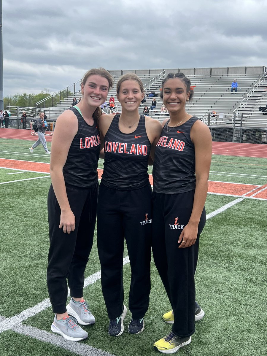 Let’s go Tigers! #SeniorNight #Captains 🧡🖤 @TrackLoveland @rbrunett6 @SophiaKapsz @jjryall