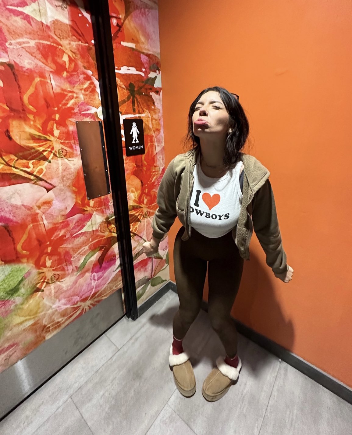 nohemy on X: 🚻 t.coOU9bA8wDhq  X