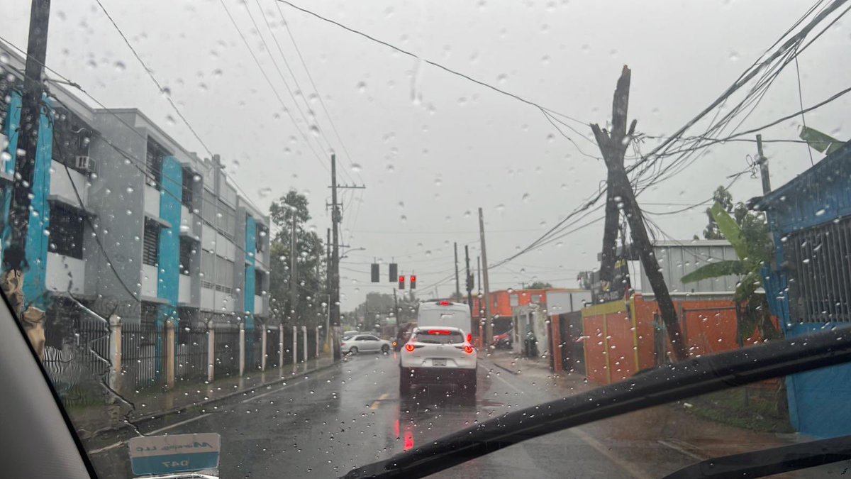 R_Requena_R's tweet photo. @lumaenergypr  bayamon calle 861  por la Ave Betances….. por favor https://t.co/6iITbUusLE