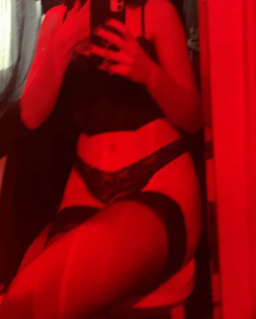 ommi___'s tweet photo. ~not so new to nsfw~ 
Updated version (๑˃̵ᴗ˂̵)
Age: 19 
Sexuality: bi 
She/they
Hard(/soft)kinks 
Dms open :) 
#nsfw_twt #nsfw #cnc https://t.co/7eRxXHFOsR