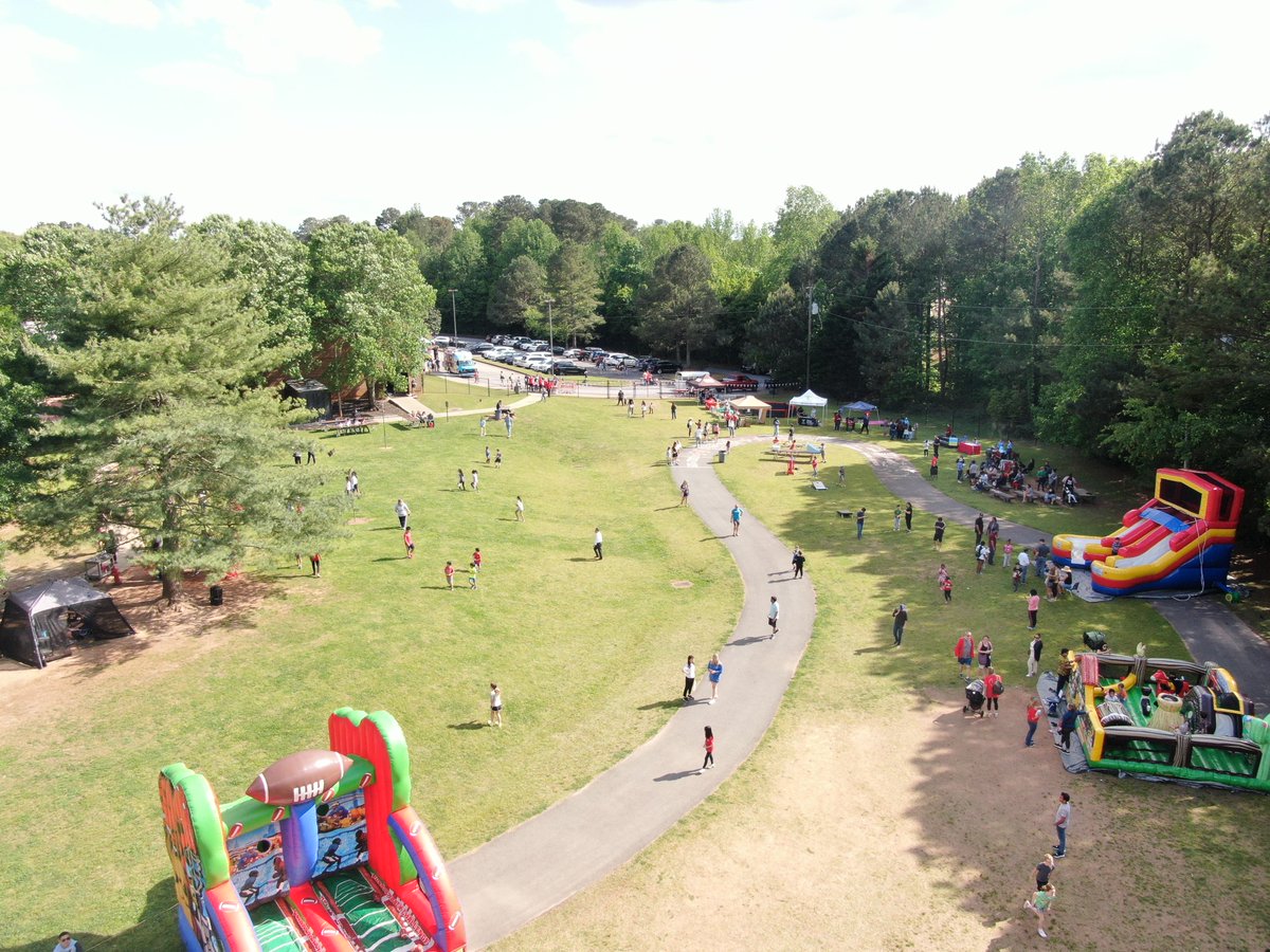JohnsCreekPD's tweet photo. #JCPDWare of #JohnsCreekPD is hanging out at Medlock Elementary’s school carnival. Food, Friends, Inflatables!! Ponies too!!!
@MBE_PTO https://t.co/8kkyOSVwNm