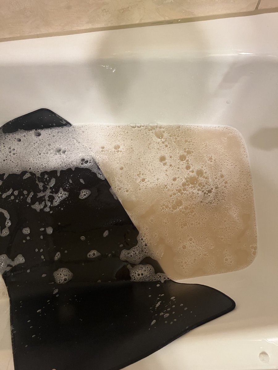LuluLuvely's tweet photo. Friendly reminder to wash your mousepads 😀 https://t.co/XBe1Cf7UMI