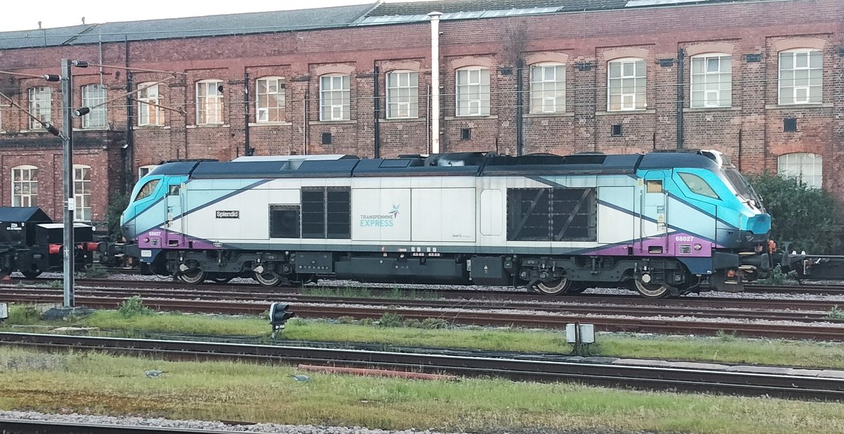 Trans Pennine Express 🐈‍⬛ 68027 'Splendid'and it is indeed in Doncaster west yard this evening
#class68 #trains #Transpennineexpress #Doncaster