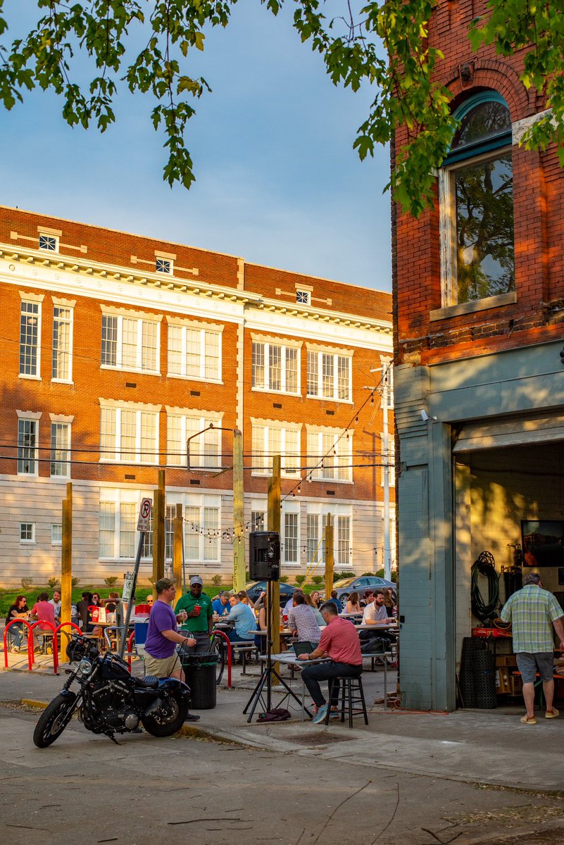 New2Knox's tweet photo. y’all Knoxville is stuffed with fun events this weekeeeeend🥳

https://t.co/jDHXEwaZjo

START YA PLANNIN, BABES😘 https://t.co/nrHY3jUlEB