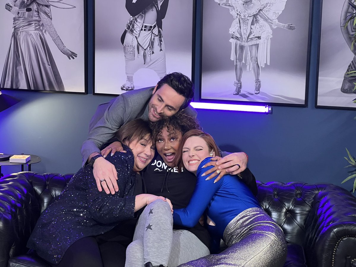 anthomeunier's tweet photo. Thank you so much @OfficialMelB for having fun with us on @MaskSinger_TF1 βοΈWe are so proud of having you in the show doing this amazing performance π₯ France loves you β€οΈ #MaskSinger #NeverStopRoaring #SpiceGirls https://t.co/ZtFfakEkyO