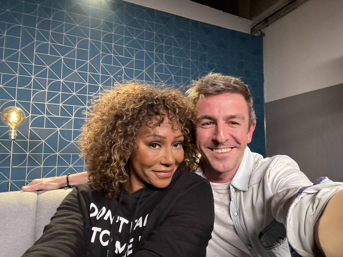anthomeunier's tweet photo. Thank you so much @OfficialMelB for having fun with us on @MaskSinger_TF1 βοΈWe are so proud of having you in the show doing this amazing performance π₯ France loves you β€οΈ #MaskSinger #NeverStopRoaring #SpiceGirls https://t.co/ZtFfakEkyO