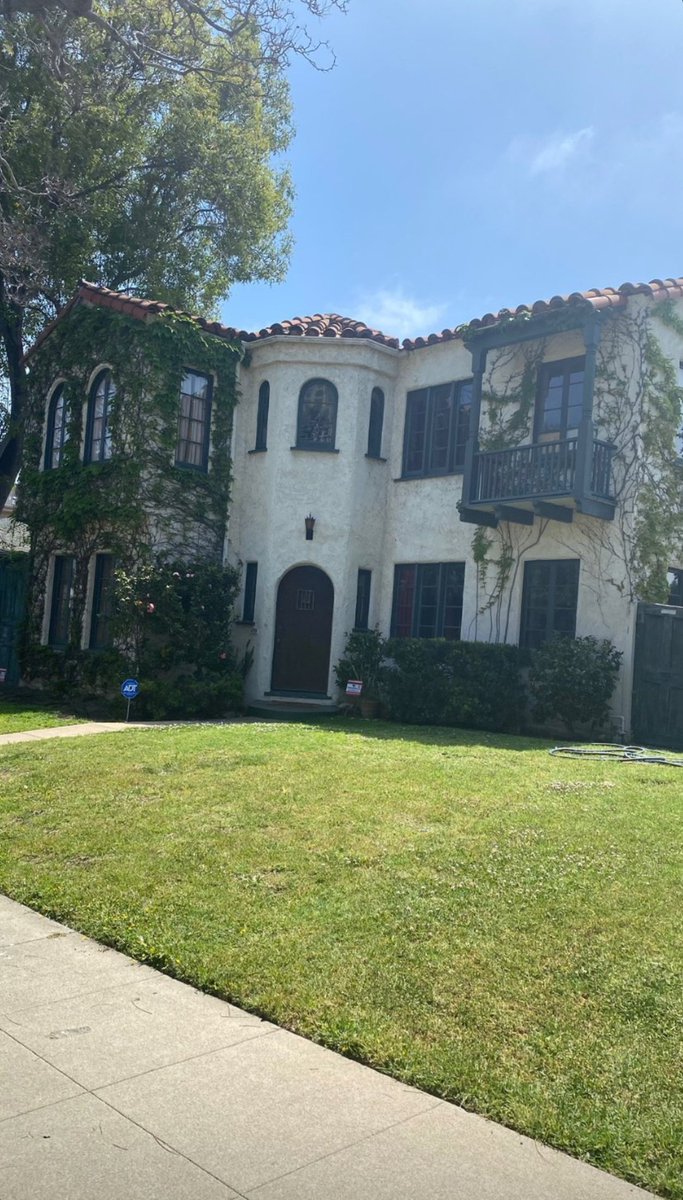 _carlittaaaa_'s tweet image. BRO BRO BRO DE QUE SERIE ME SUENA ESTA CASA!!!?????